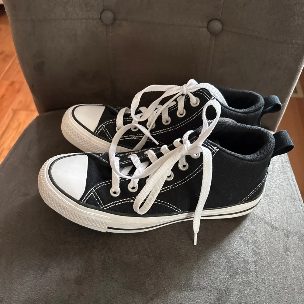 Converse All Star Mid Black White Sneakers EUC Women’s 7 Boy’s 5 GS4